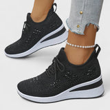 Viviane – lekkie buty ortopedyczne z błyszczącym wykończeniem.