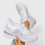 Viviane – lekkie buty ortopedyczne z błyszczącym wykończeniem.