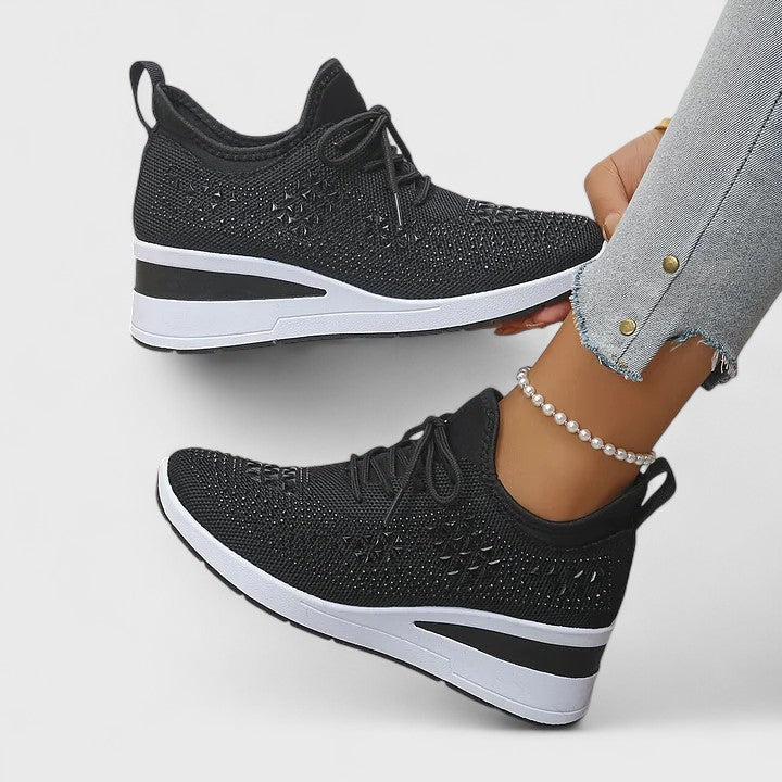 Viviane – lekkie buty ortopedyczne z błyszczącym wykończeniem.